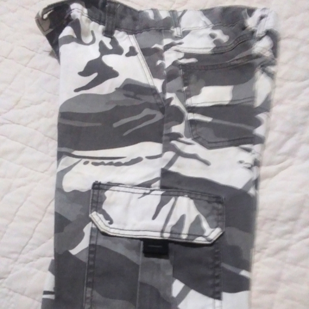 Wrangler Cargo Boys Size 10 Camo